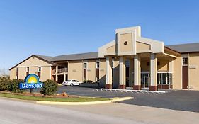 Days Inn By Wyndham Lawton