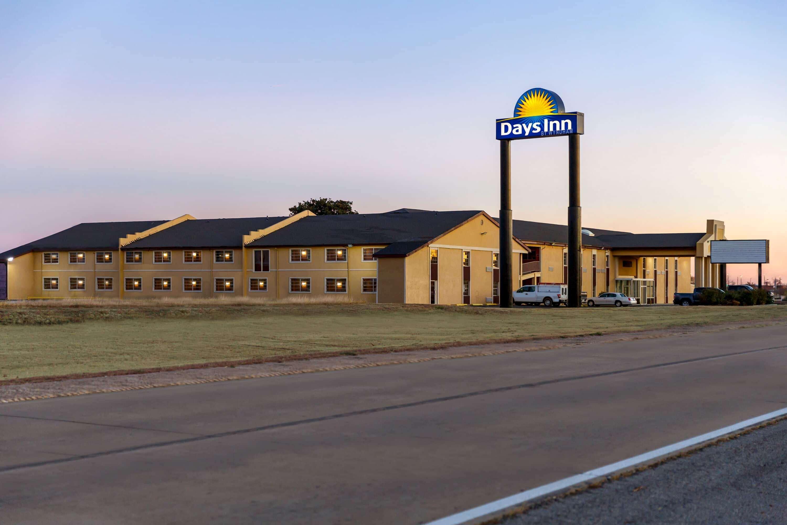 Days Inn By Wyndham Lawton Exterior foto