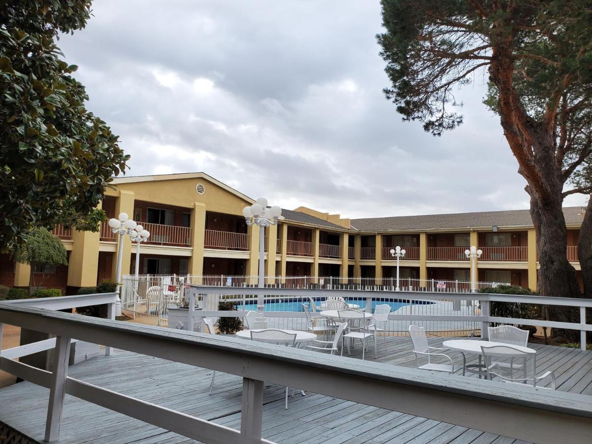 Days Inn By Wyndham Lawton Exterior foto